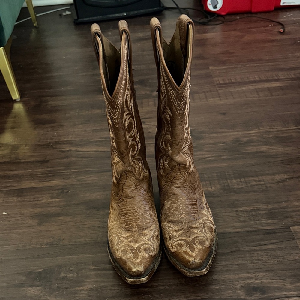 Ariat snip toe women’s boots 6.5